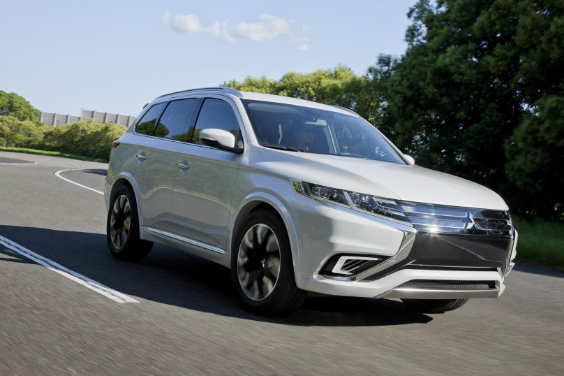 Mitsubishi Outlander PHEV 2014