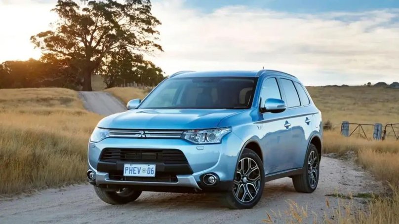 Mitsubishi Outlander PHEV 2014