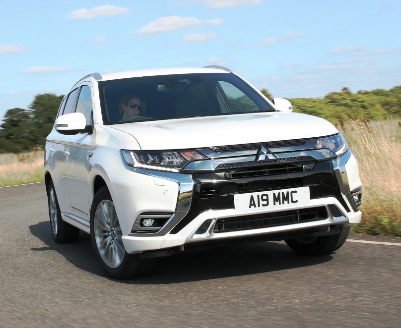 Mitsubishi Outlander Hybrid 2015