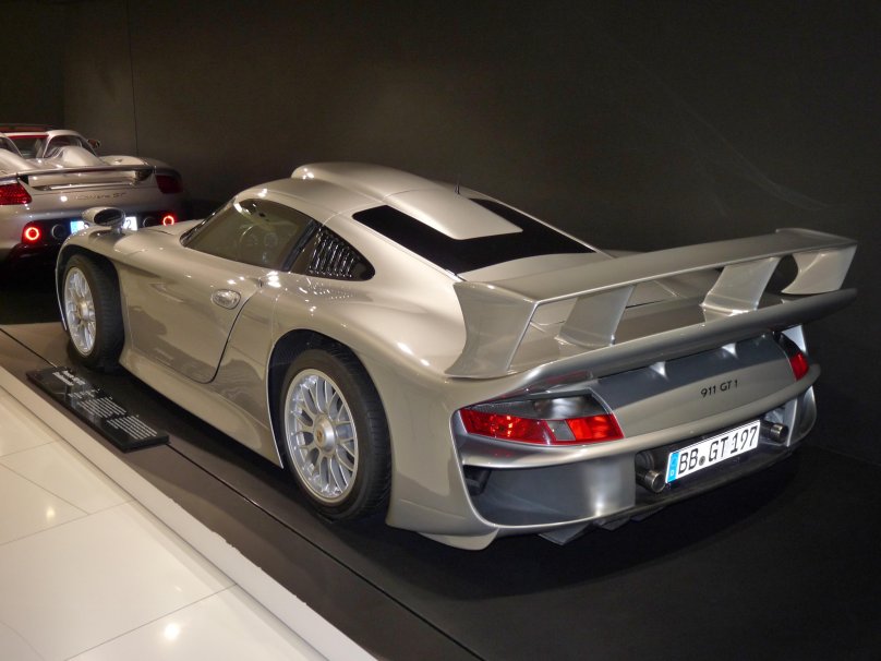 Porsche 911 gt1 Strassenversion