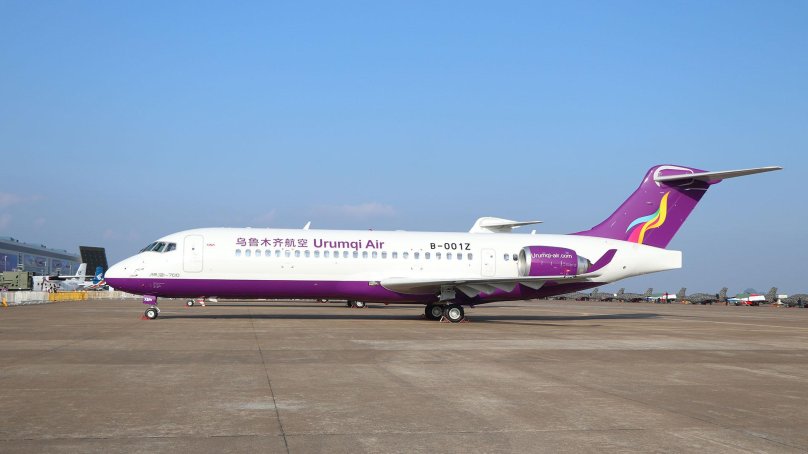 Китайский пассажирский самолет arj21