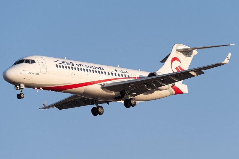 Comac arj21 салон