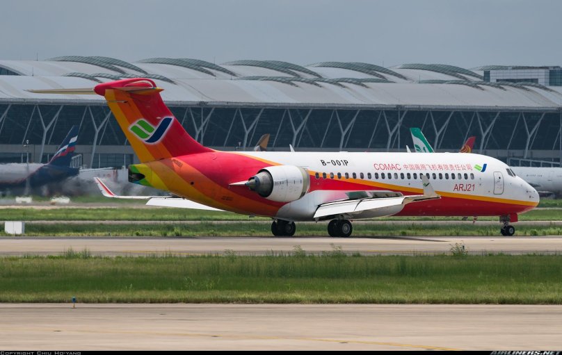 Comac arj21-700 салон