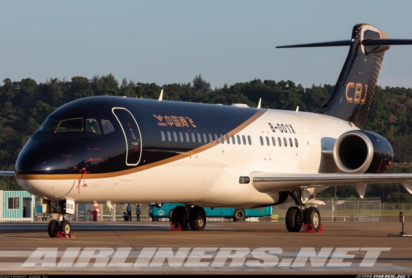 Comac arj21 салон