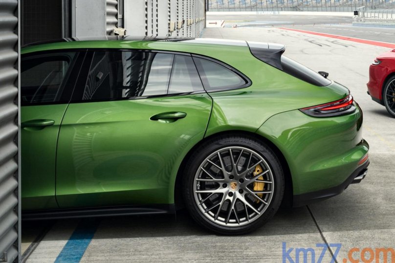 Порше Панамера GTS Sport Turismo