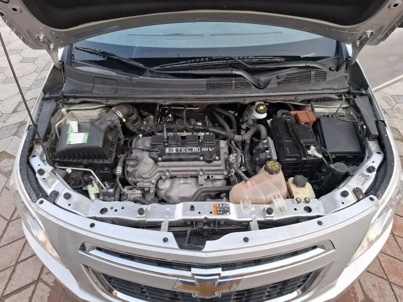 Подкапотное пространство Шевроле кобальт