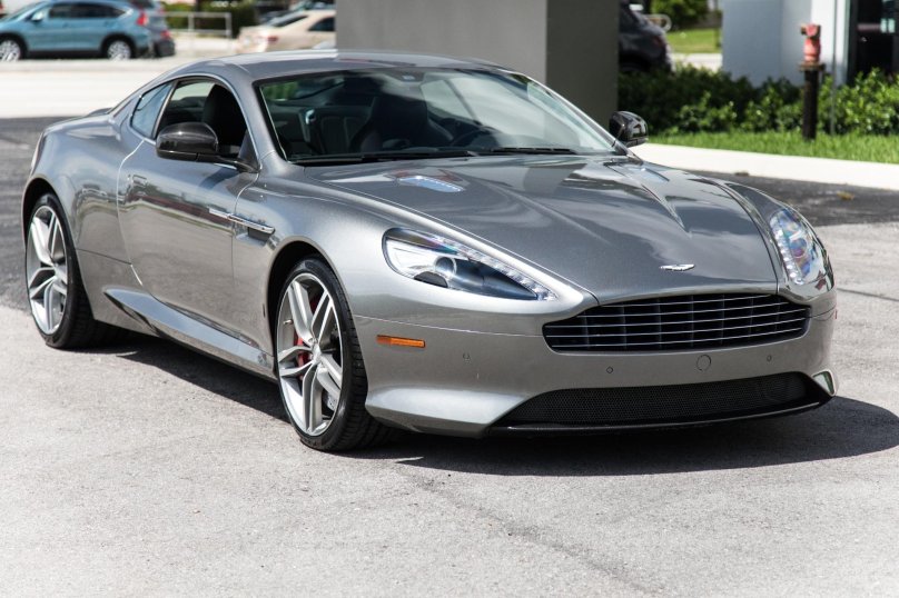 Aston Martin db9 2021