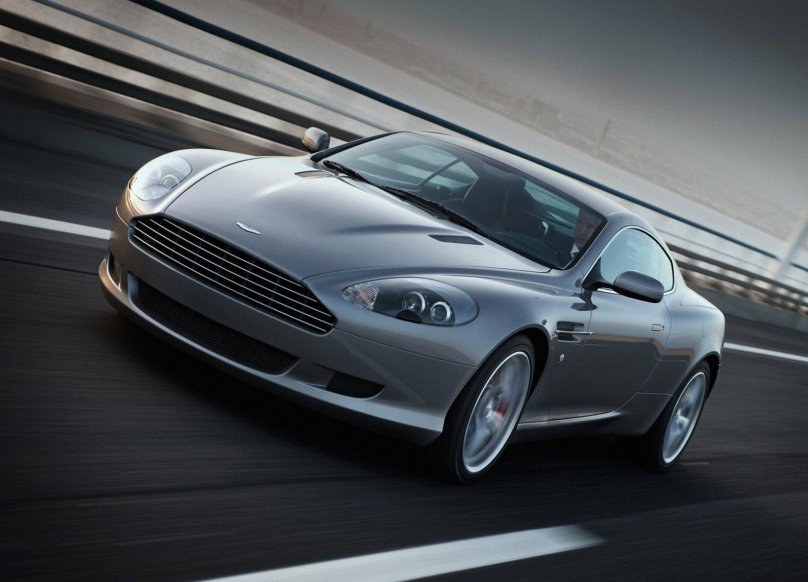 Машина Aston Martin db9