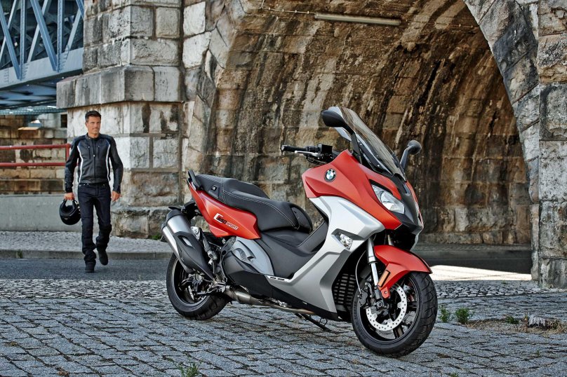 Скутер BMW c650