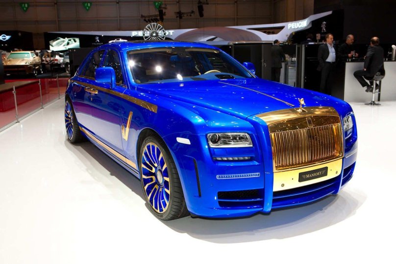 Rolls Royce Phantom Mansory золотой
