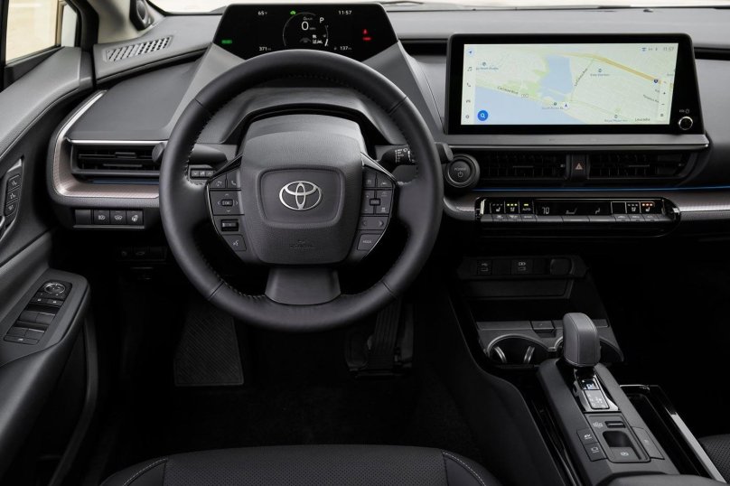 Тойота Приус 2022