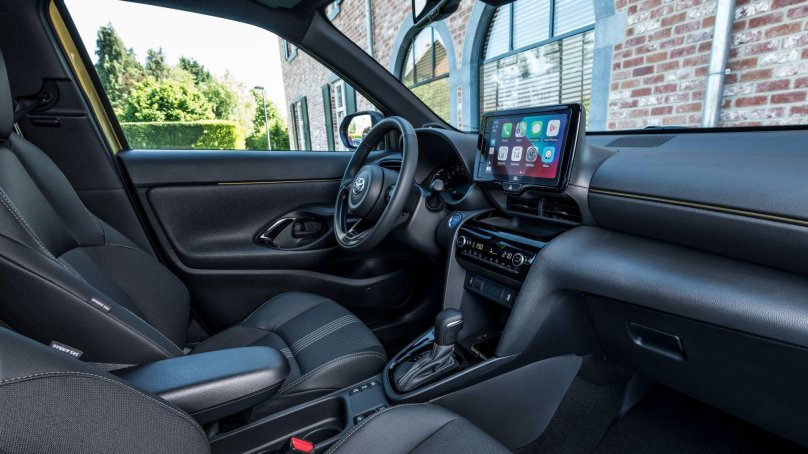 Тойота Ярис кросс