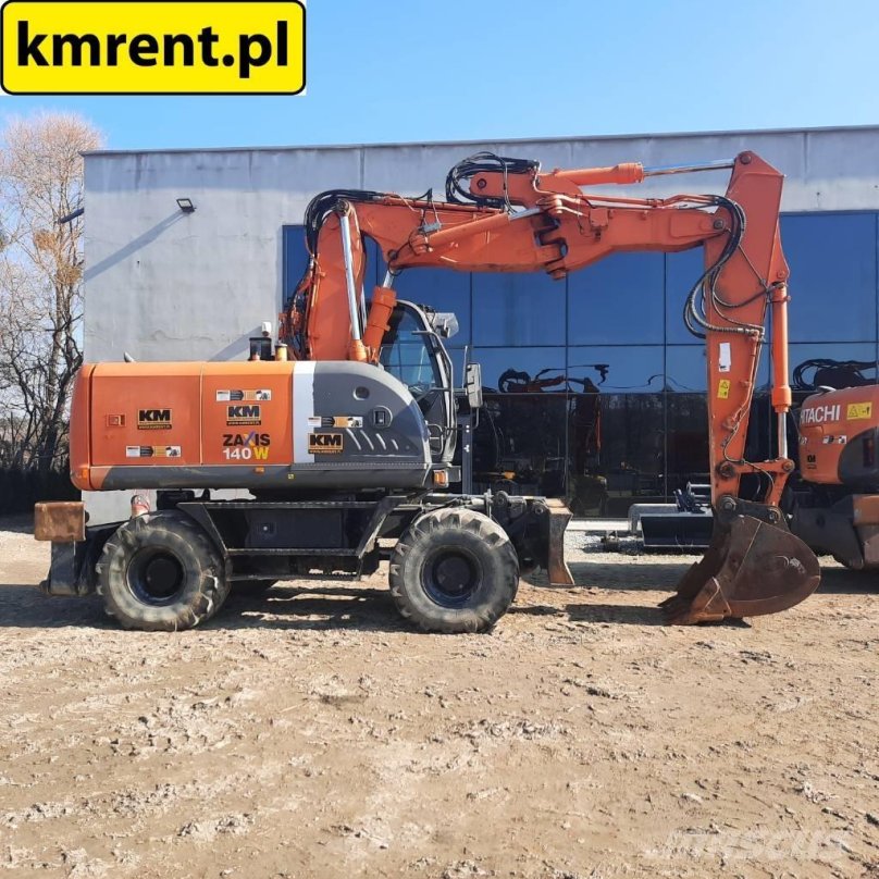 Экскаватор 2011 года