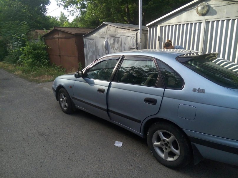 Тойота Карина е хэтчбек 1995