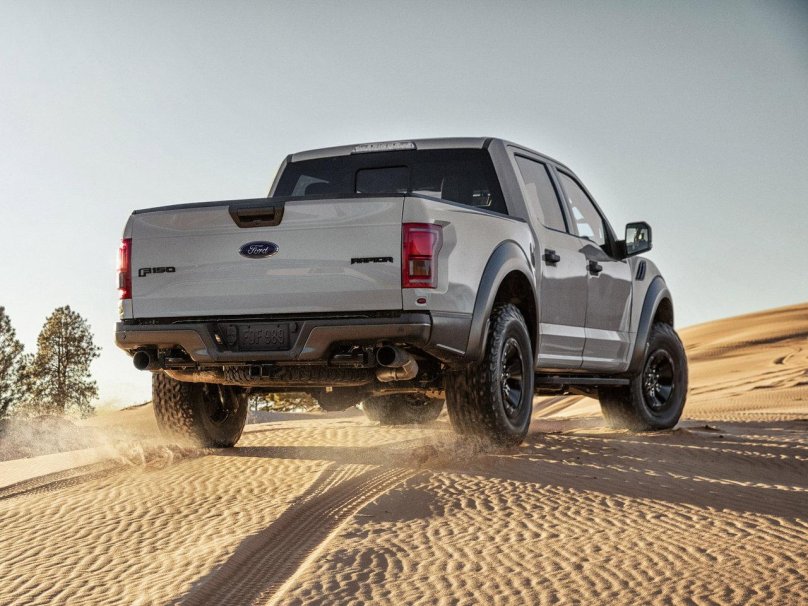 Ford Raptor f150 сзади