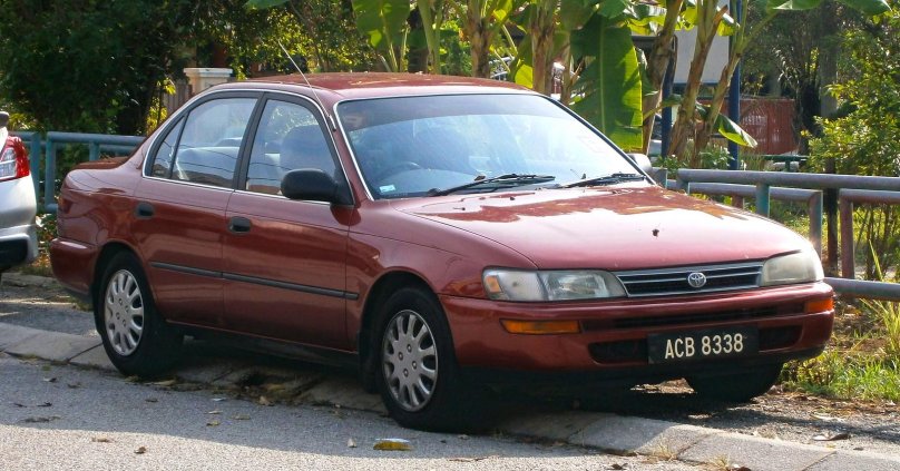 Toyota Corolla e100 седан