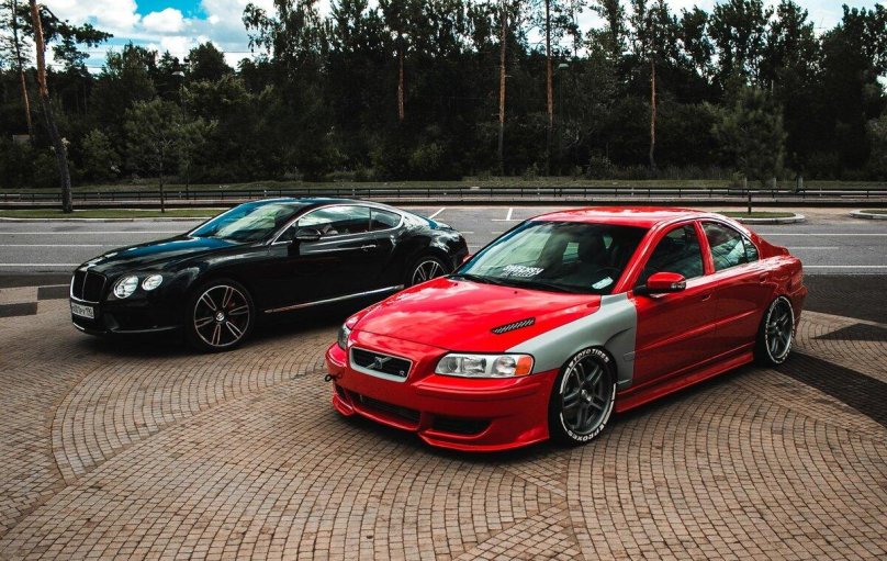 Volvo s60r красная