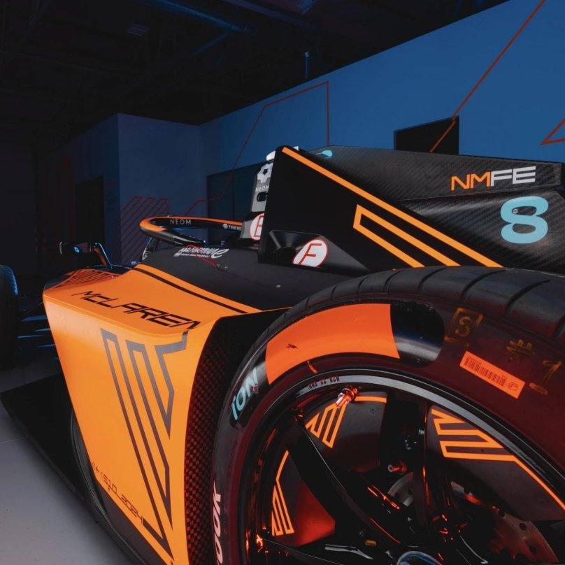Neom MCLAREN Formula e
