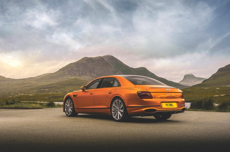 Бентли Flying Spur 2023