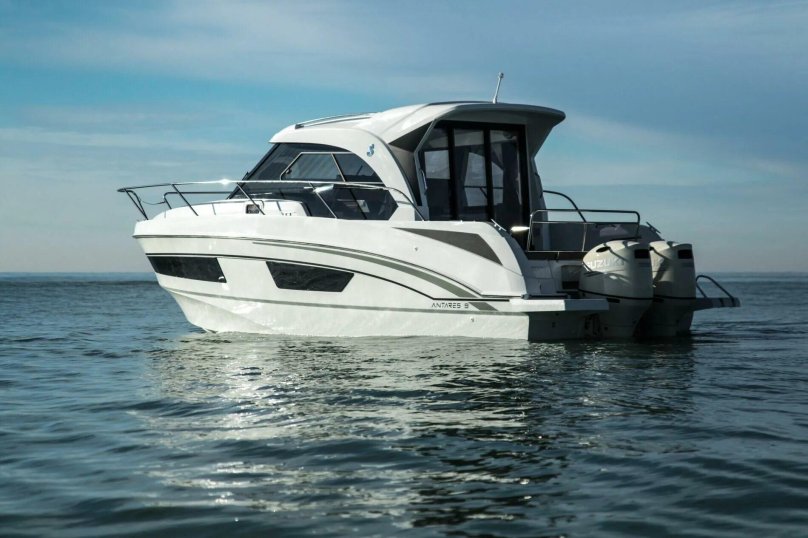 Катер Beneteau Antares 11