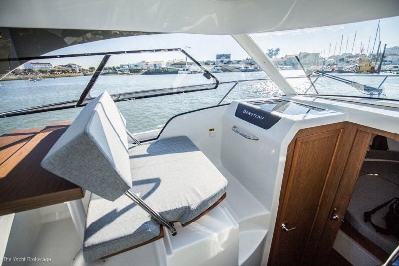 Бенету Антарес 9