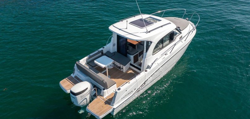 Катер Antares 6