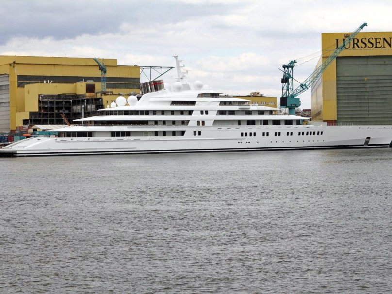 Яхта Azzam владелец