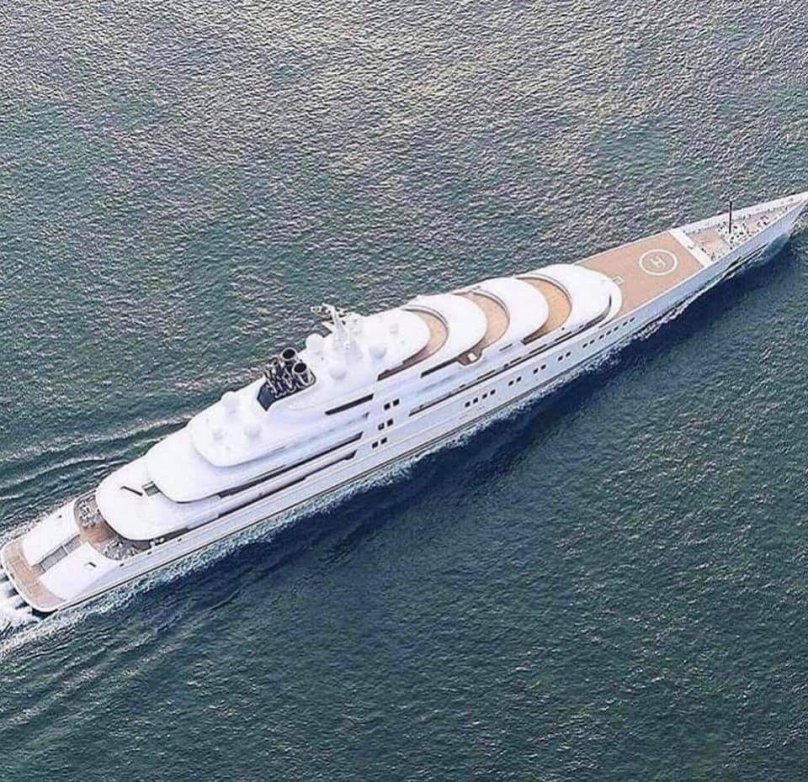 Мега яхта Аззам