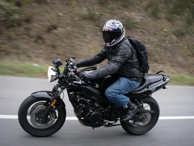 Triumph Speed four руль