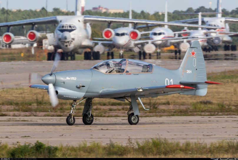 Истребитель як 152