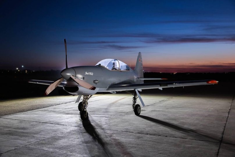 Самолет УТС як-152