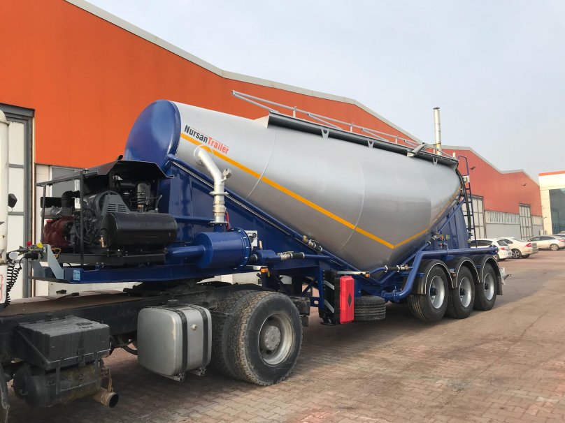 Цементовоз с самозагрузкой