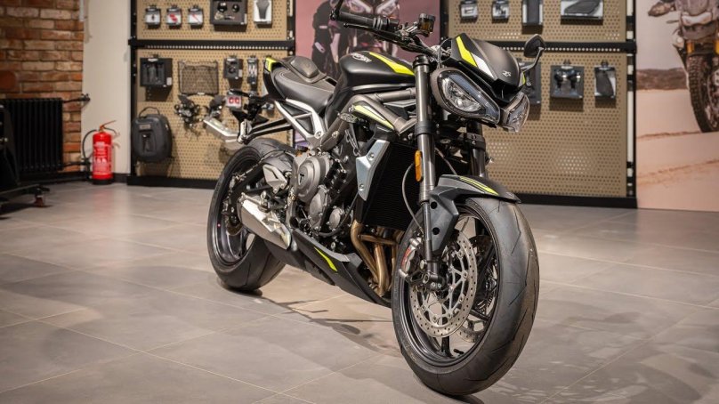 Мотоцикл Триумф стрит трипл