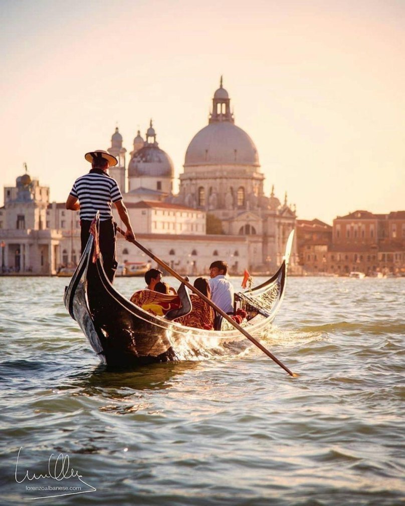 Гондольеры в Венеции