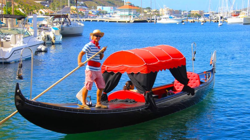 Венецианская лодка гондола