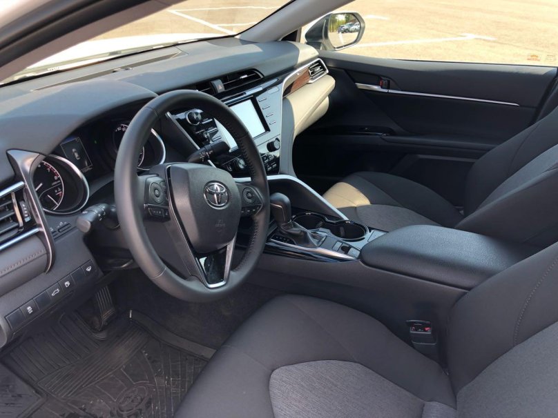 Тойота Камри Люкс САФЕТИ 2.5 комплектация