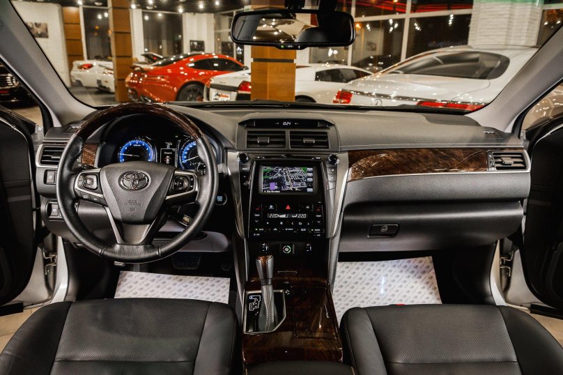 Тойота Камри 2017 салон