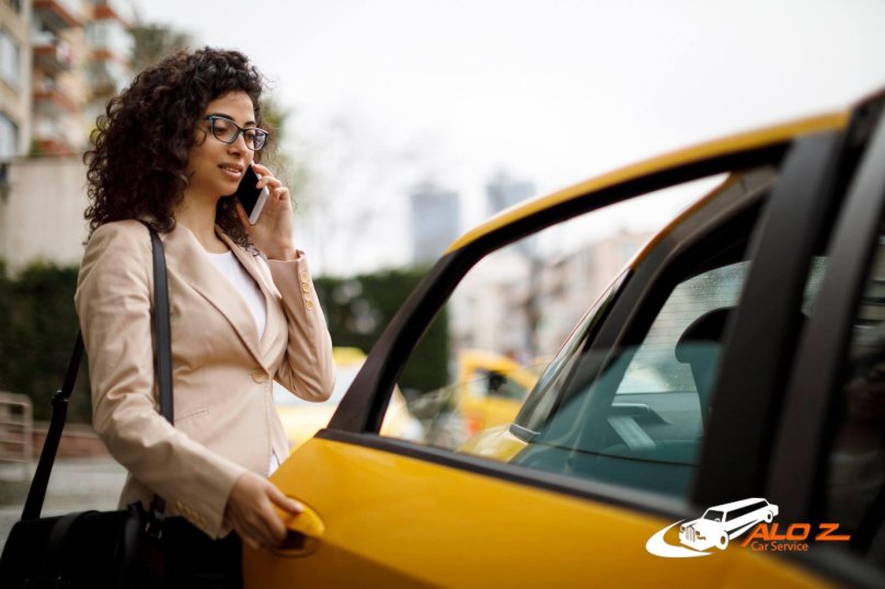 Девушка в такси