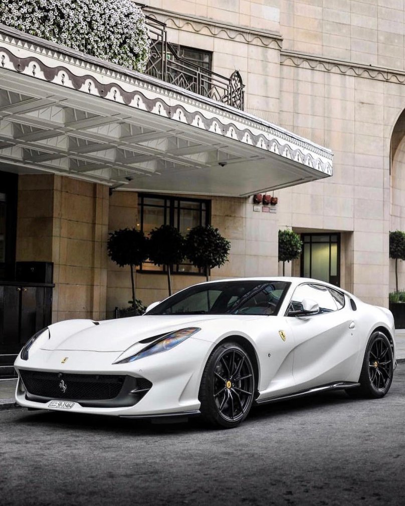 Феррари 812 Superfast