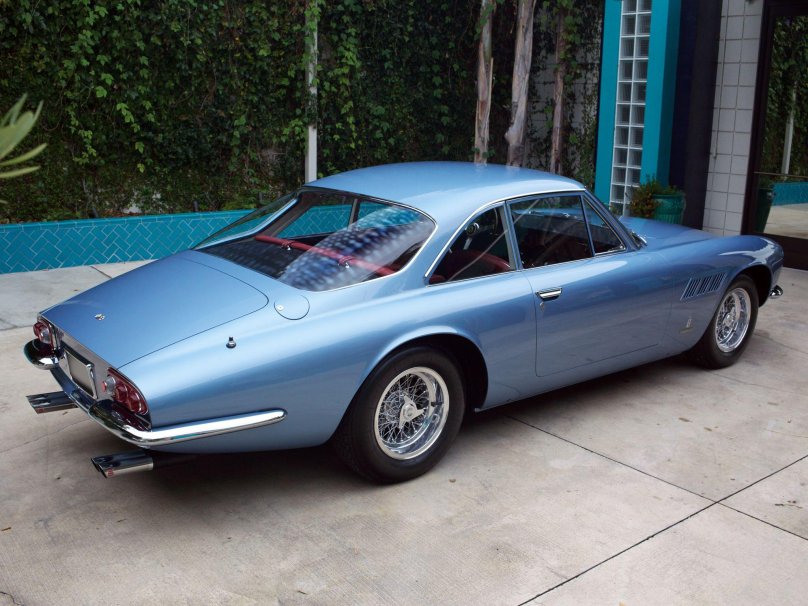 Ferrari 500 Superfast (1965),