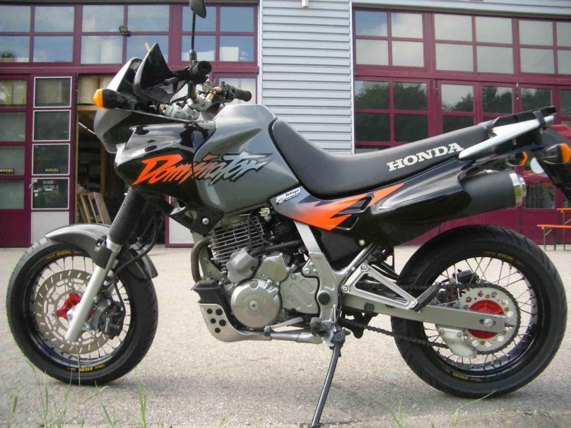 Honda Dominator 650