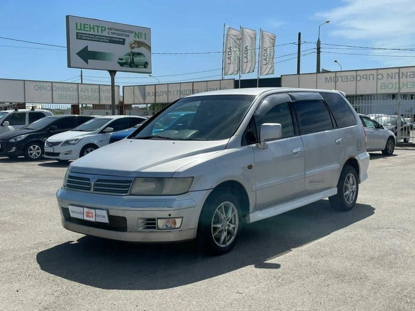 Митсубиси Шариот Грандис 2001