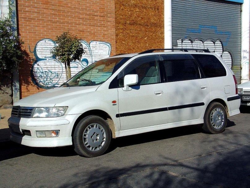 Митсубиси Шариот Грандис