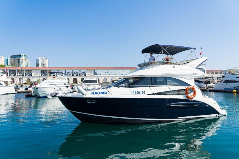 Яхта Наоми