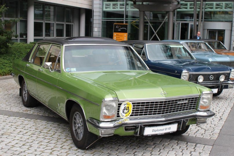 Opel Diplomat v8
