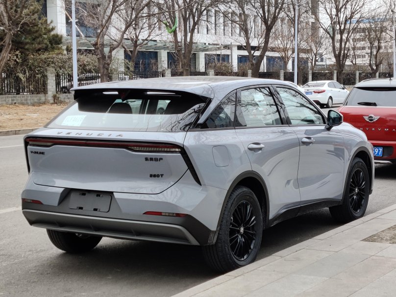 Nissan Venucia v-online