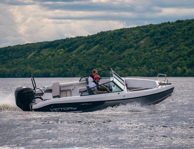 Лодка Виктори 570