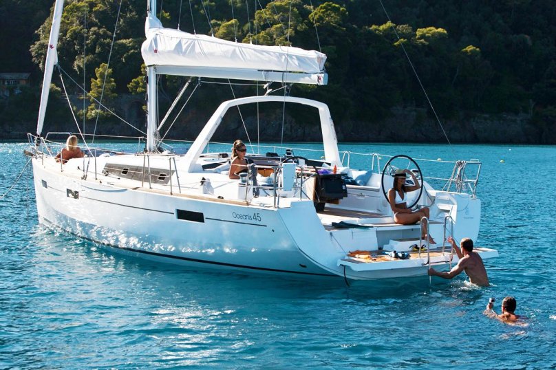 Парусная яхта Beneteau