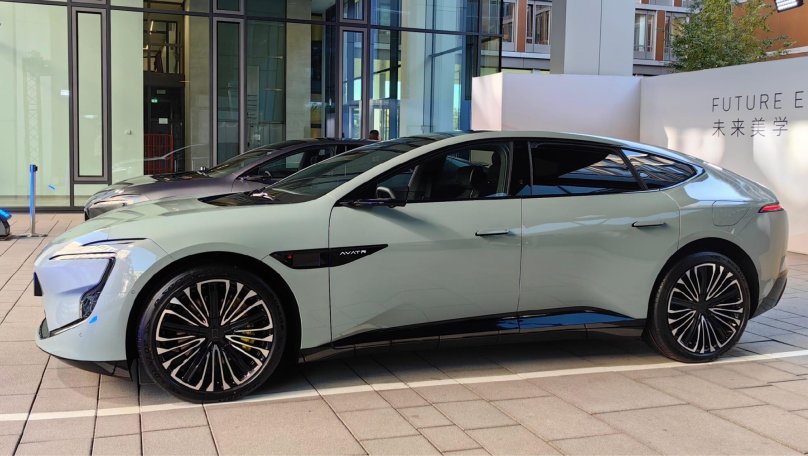 Электромобиль avatr 12