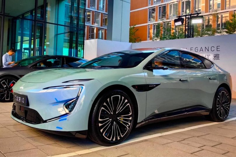 Электромобиль avatr 12